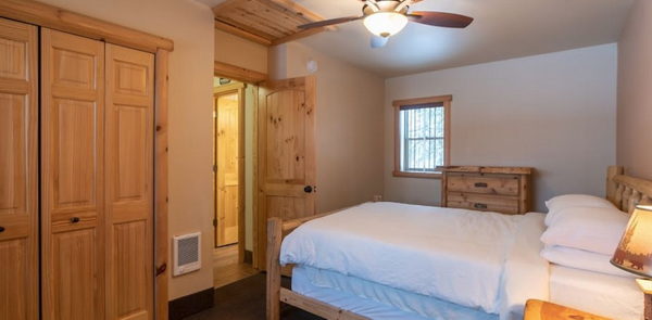 Totem Lodges (Nor-Gate Motel) - More Web Listing Photos (newer photo)